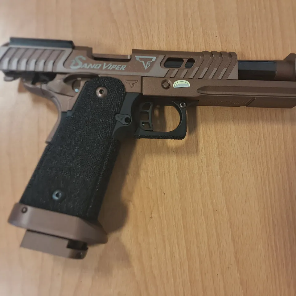 BOXED TARAN TACTICAL SAND VIPER GAS POWERED BB GUN