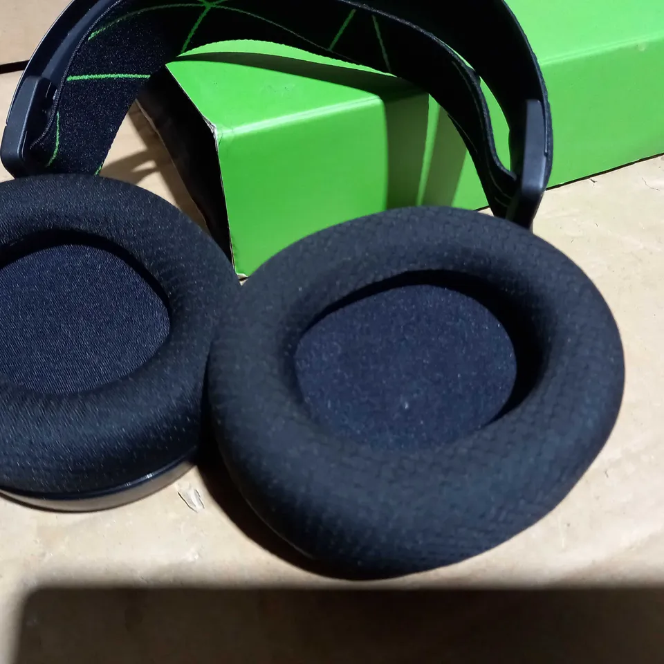 STEEL SERIES BLUETOOTH HEADPHONES WITH RETRACTABLE MIC