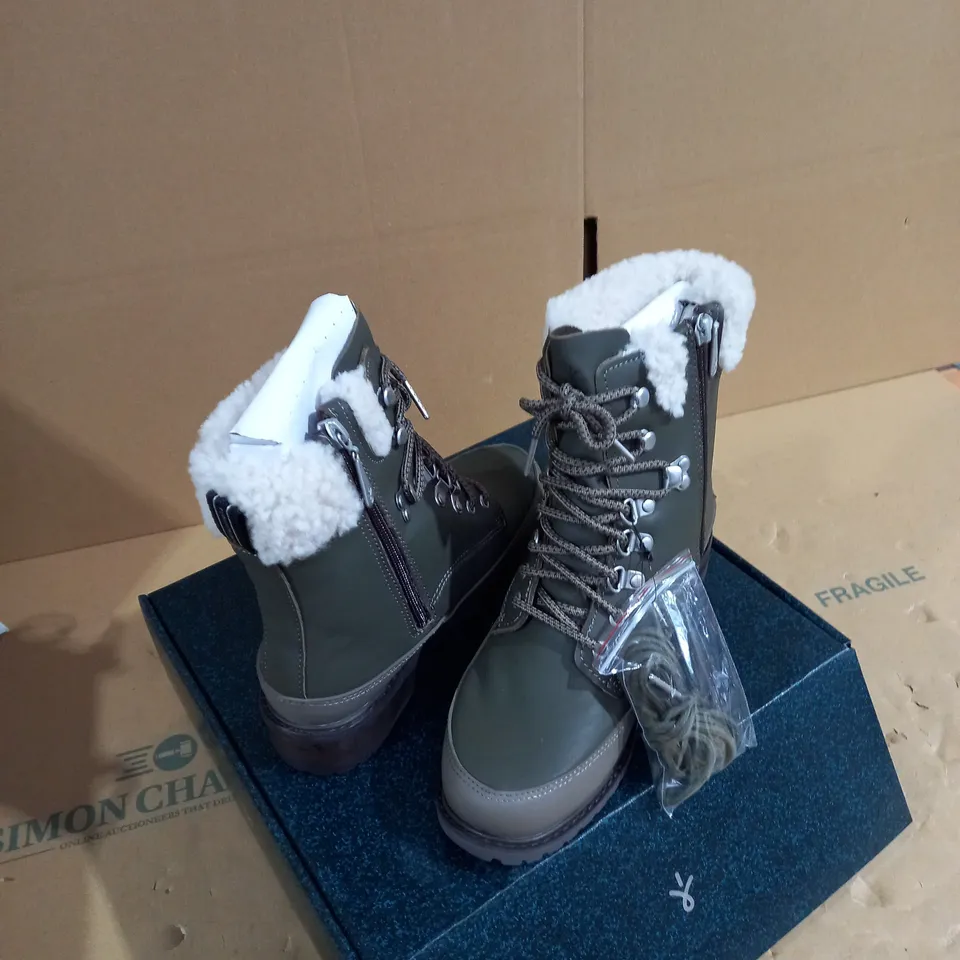 EMU OKAB WATERPROOF BOOT SIZE 5 