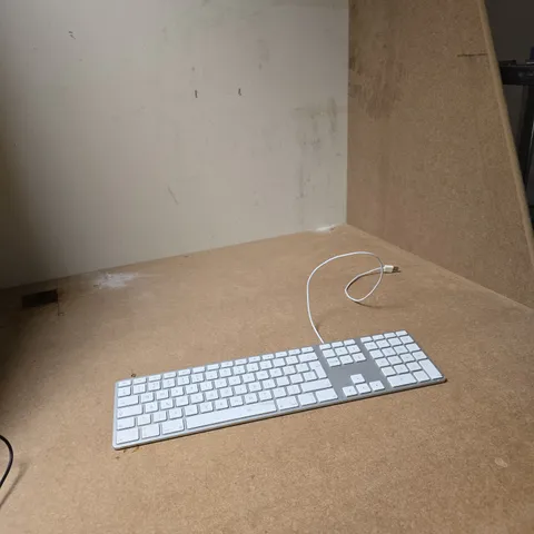 APPLE WIRED  KEYBOARD (A1243) – WHITE