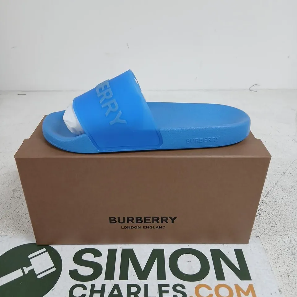 BURBERRY BLUE SLIDES WITH EMBOSSED LOGO – UK 7 (EU 40)