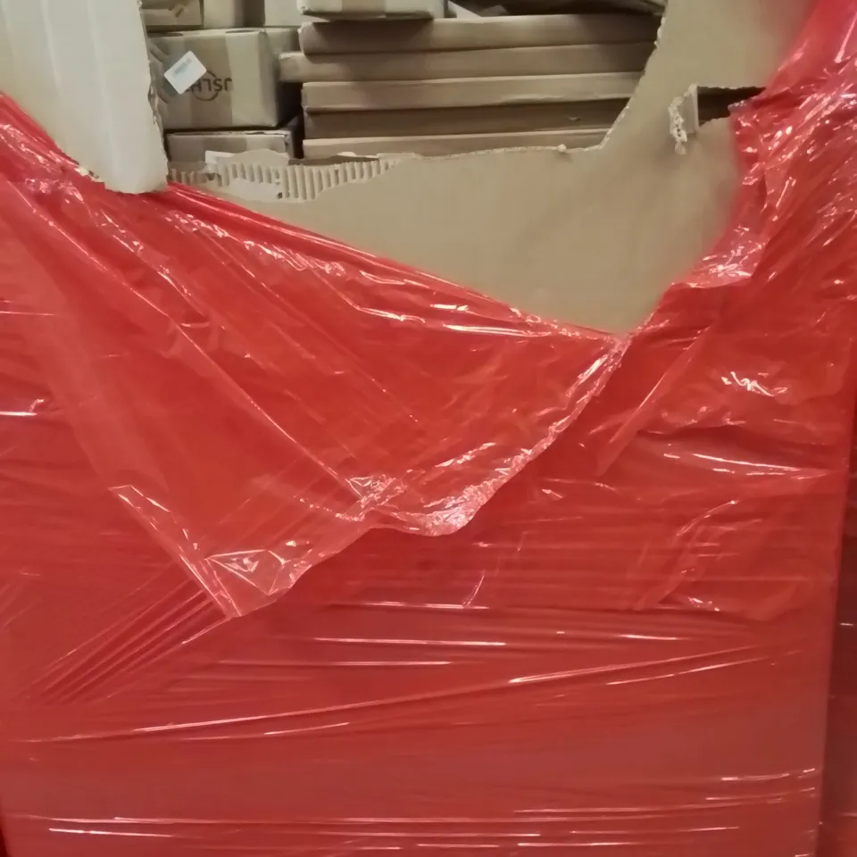 PALLET CONTAINING A LARGE QUANTITY OF LED MIRROR LIGHTS AND PHOTO FRAMES