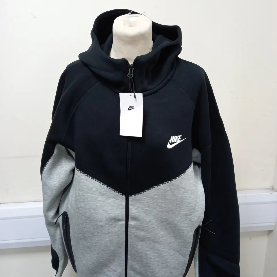 NIKE ZIPPED JACKET SIZE L