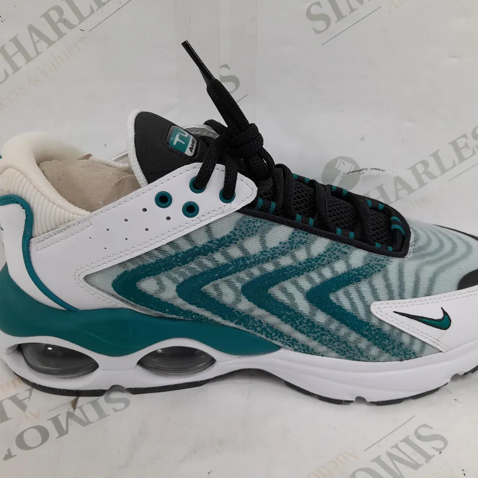 PAIR OF NIKE TW AIRMAX TRAINERS IN WHITE/TEAL - UK 9.5
