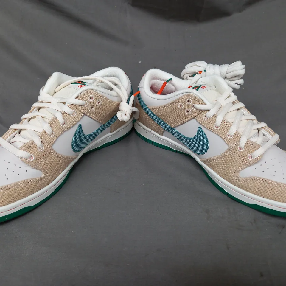 BOXED PAIR OF NIKE SB X JARRITOS SHOES IN BEIGE/WHITE/GREEN UK SIZE 10