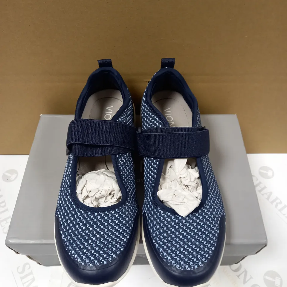 VIONIC JESCAL SPORTS TRAINERS - SIZE 3