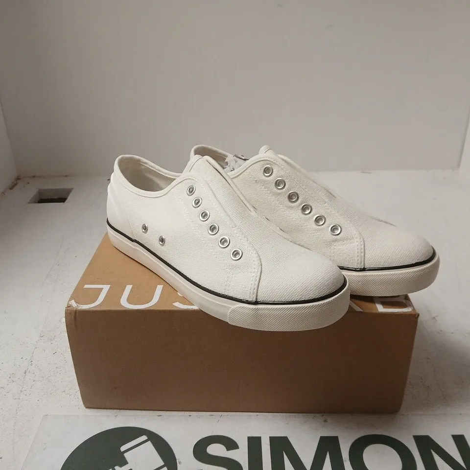 JUSTFAB WHITE CANVAS TRAINERS – WOMEN'S CHILL OUT UK 6
