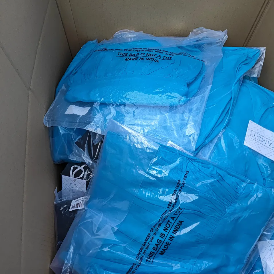 BOX OF APPROXIMATELY 30 ASSORTED CLOTHING ITEMS IN VARIOUS STYLES , SIZES AND COLOURS