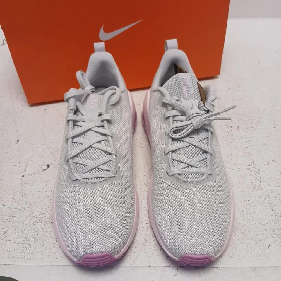 NIKE AIR ZOOM BELLA 7 WOMEN'S RUNNING SHOES – GREY WITH PINK