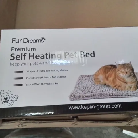 BOXED FURDREAMS SELF HEATING PET BED APPROXIMATELY 12