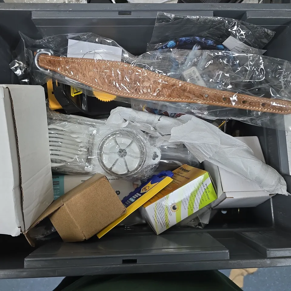 BOX OF ASSORTED ITEMS TO INCLUDE - MOUSE TRAP - CUP - COLLIER 