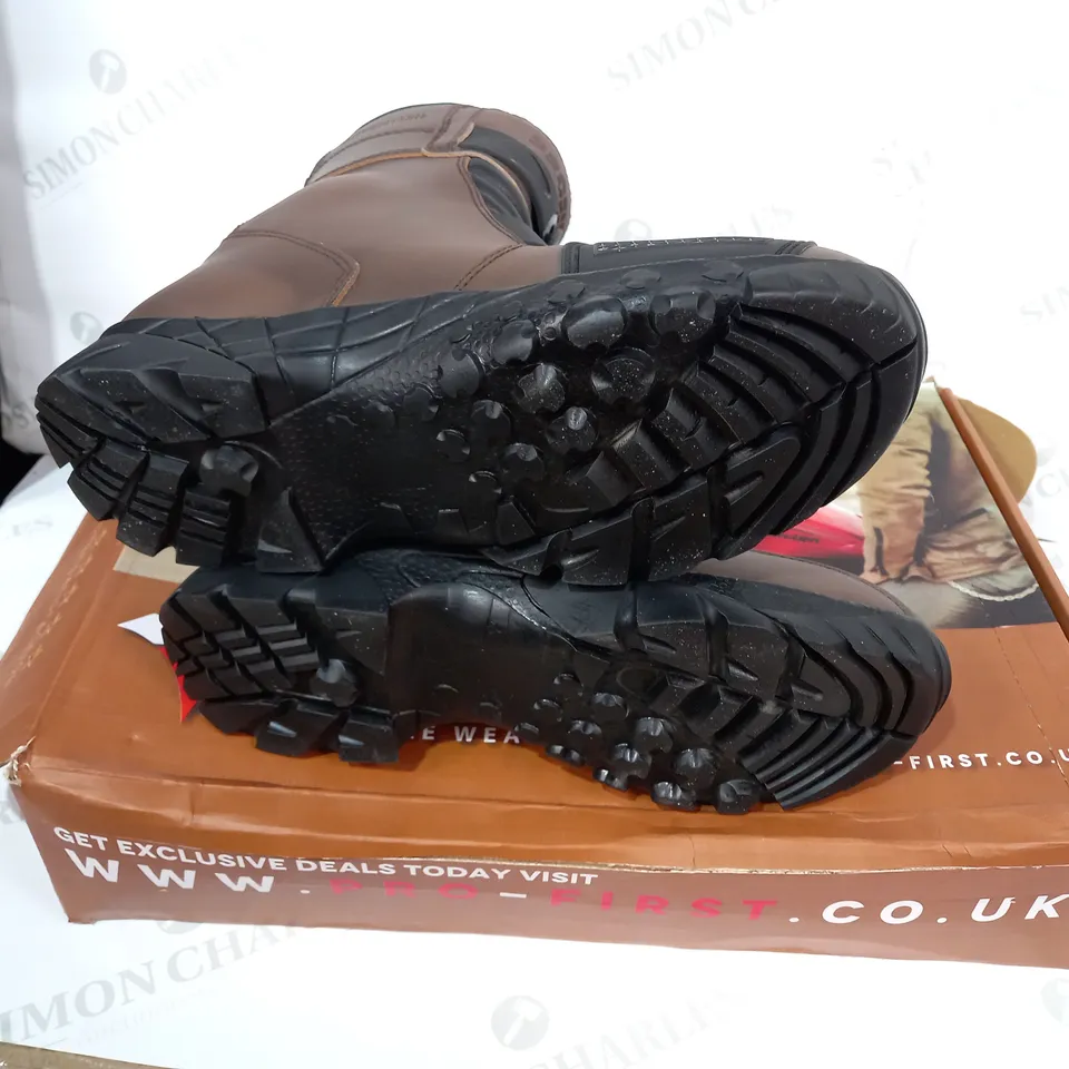 BOXED PAIR OF PRO FIRST BROWN/BLACK MOTORCYCLE BOOTS SIZE 10