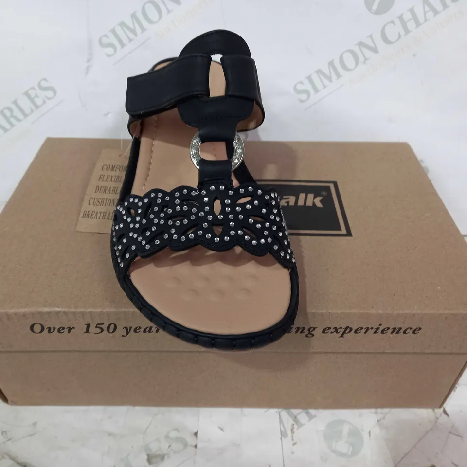 BOXED PAIR OF CUSHION WALK WEDGE SANDALS IN BLACK W. JEWEL EFFECT UK SIZE 8