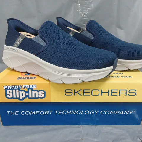 BOXED PAIR OF SKECHERS MEN'S SLIP-IN TRAINERS IN NAVY SIZE 8