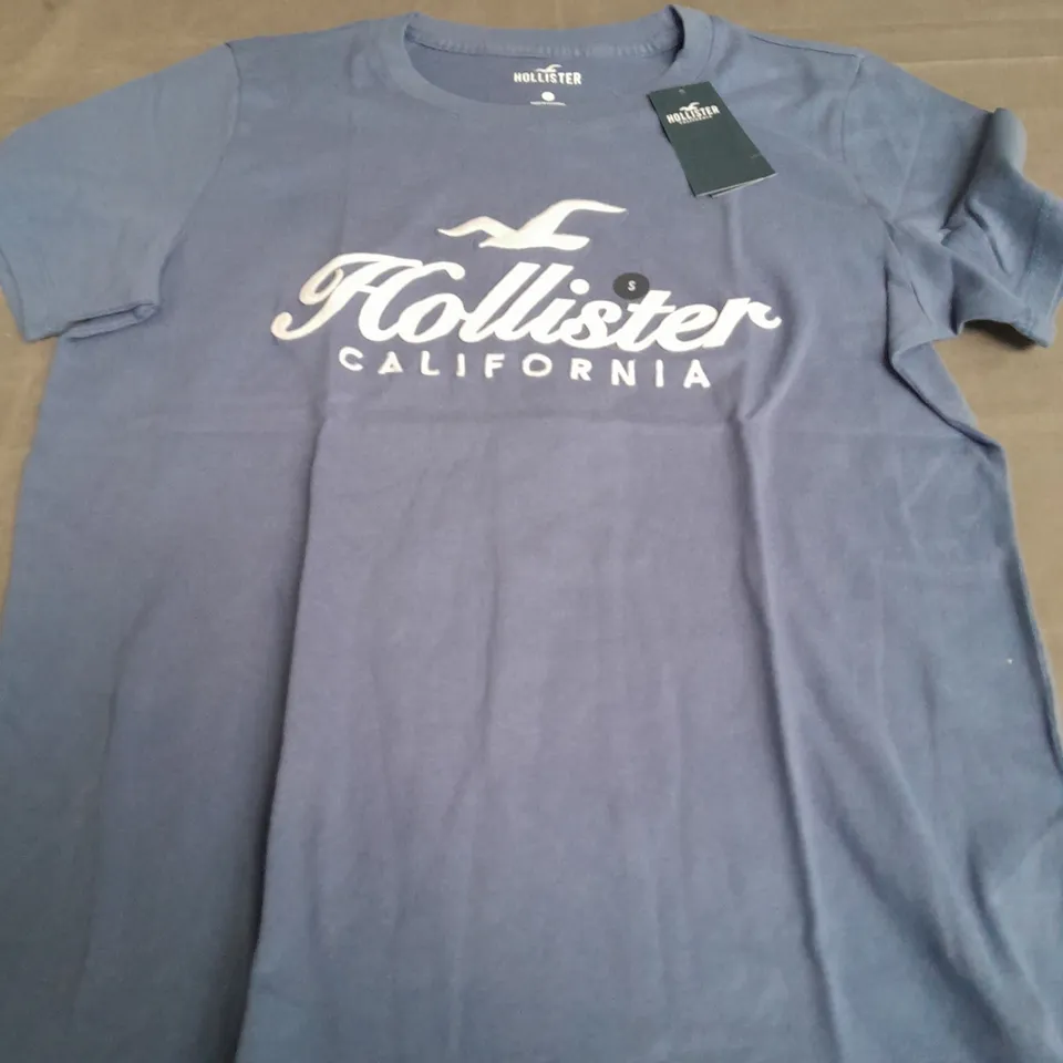 HOLLISTER LIGHT BLUE T-SHIRT - SMALL