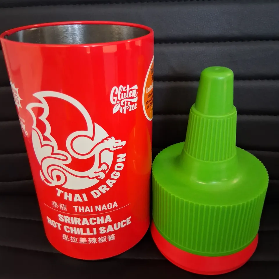APPROXIMATELY 12 BRAND NEW THAI DRAGON SRIRACHA HOT CHILLI SAUCE TINS