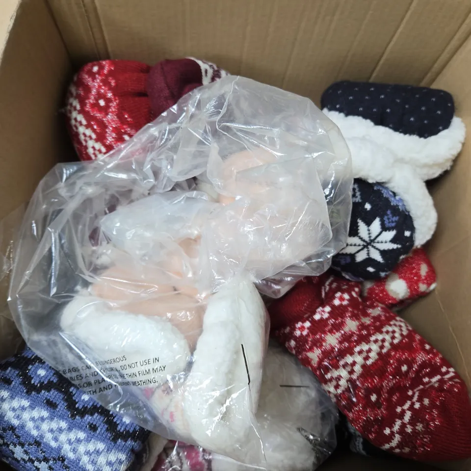 APPROXIMATELY 10 PAIRS OF LADIES LUKMUKS FLEECE LINED SOCKS. VARIOUS COLOURS AND STYLES