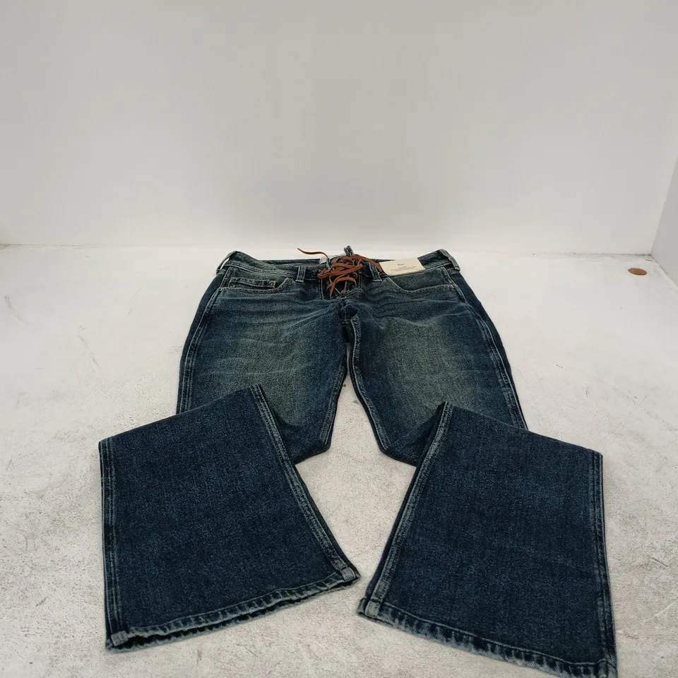 HOLLISTER WOMEN'S LOW-RISE BOOTCUT JEANS – W28 REGULAR