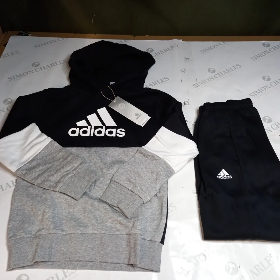 ADIDAS 2 PIECE SET SIZE 7-8 YEARS