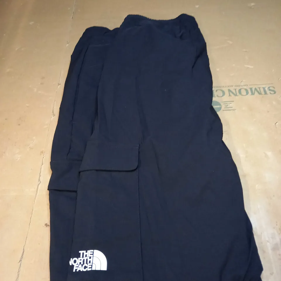 THE NORTH FACE BLACK CARGO TROUSERS SIZE M