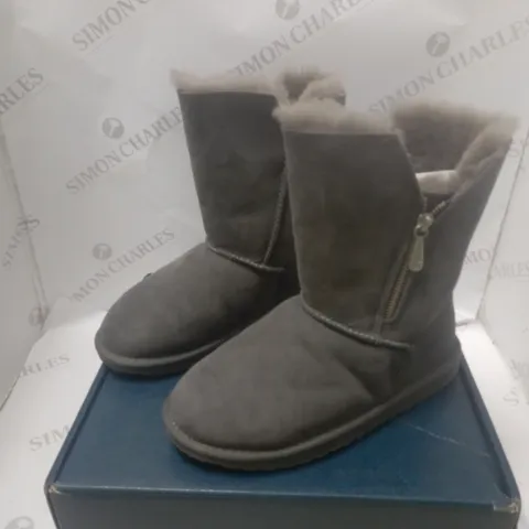 BOXED ANKAA CHARCOAL WATER RESISTANT BOOTS - SIZE 6