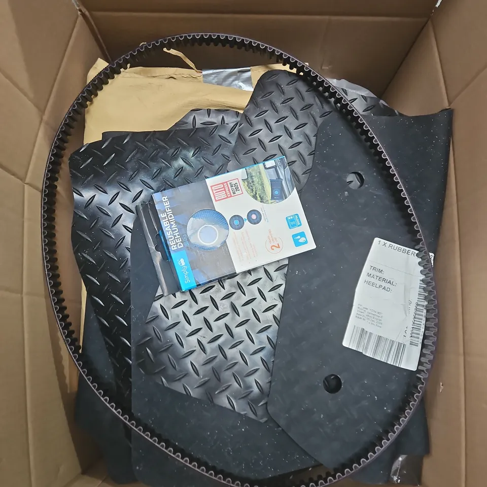 LARGE BOX OF ASSORTED CAR ITEMS TO INCLUDES - FLOOR MATTS - TOOLS - GLASS EMULSION