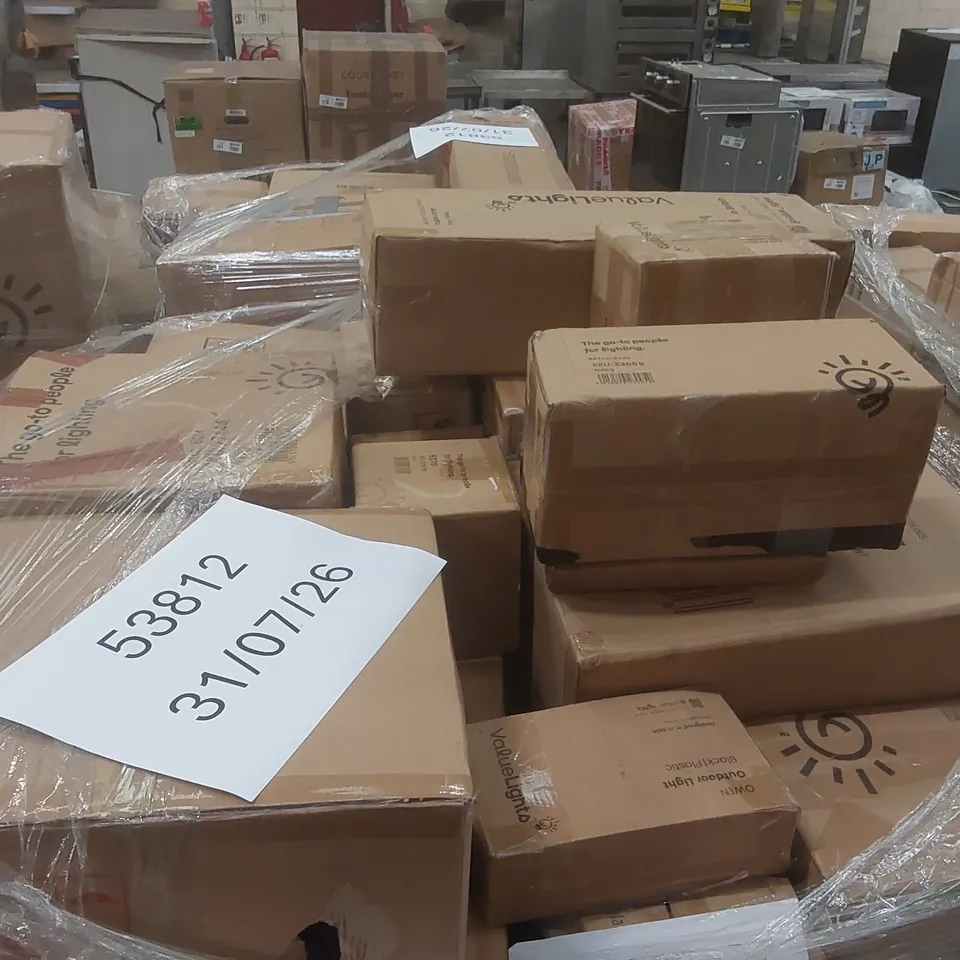 PALLET CONTAINING A VERY LARGE QUANTITY OF ASSORTED DESIGNER LIGHTING PRODUCTS