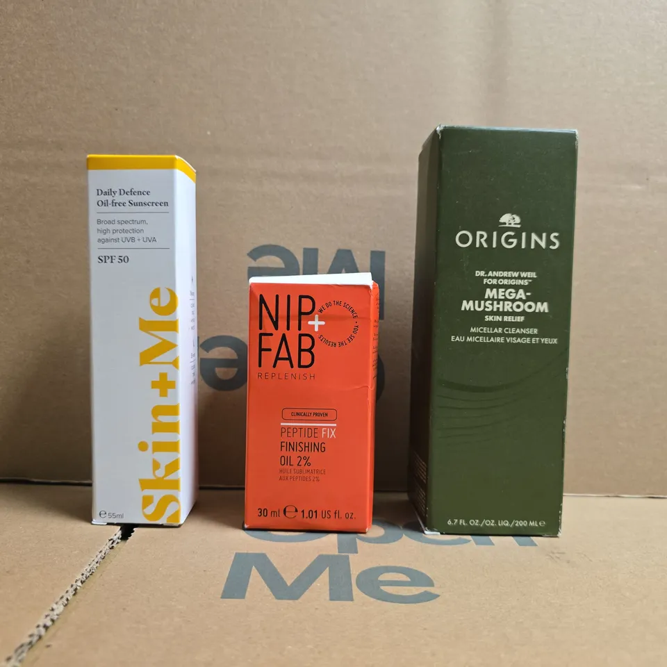 APPROXIMATELY 20 ASSORTED COSMETIC ITEMS TO INCLUDE ORIGINS, NIP+FAB, ETC - COLLECTION ONLY