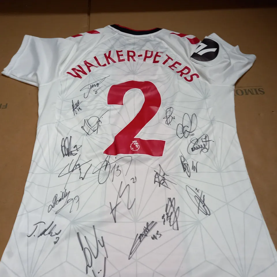SIGNED SOUTHAMPTON FC FOOTBALL JERSEY - EUR S