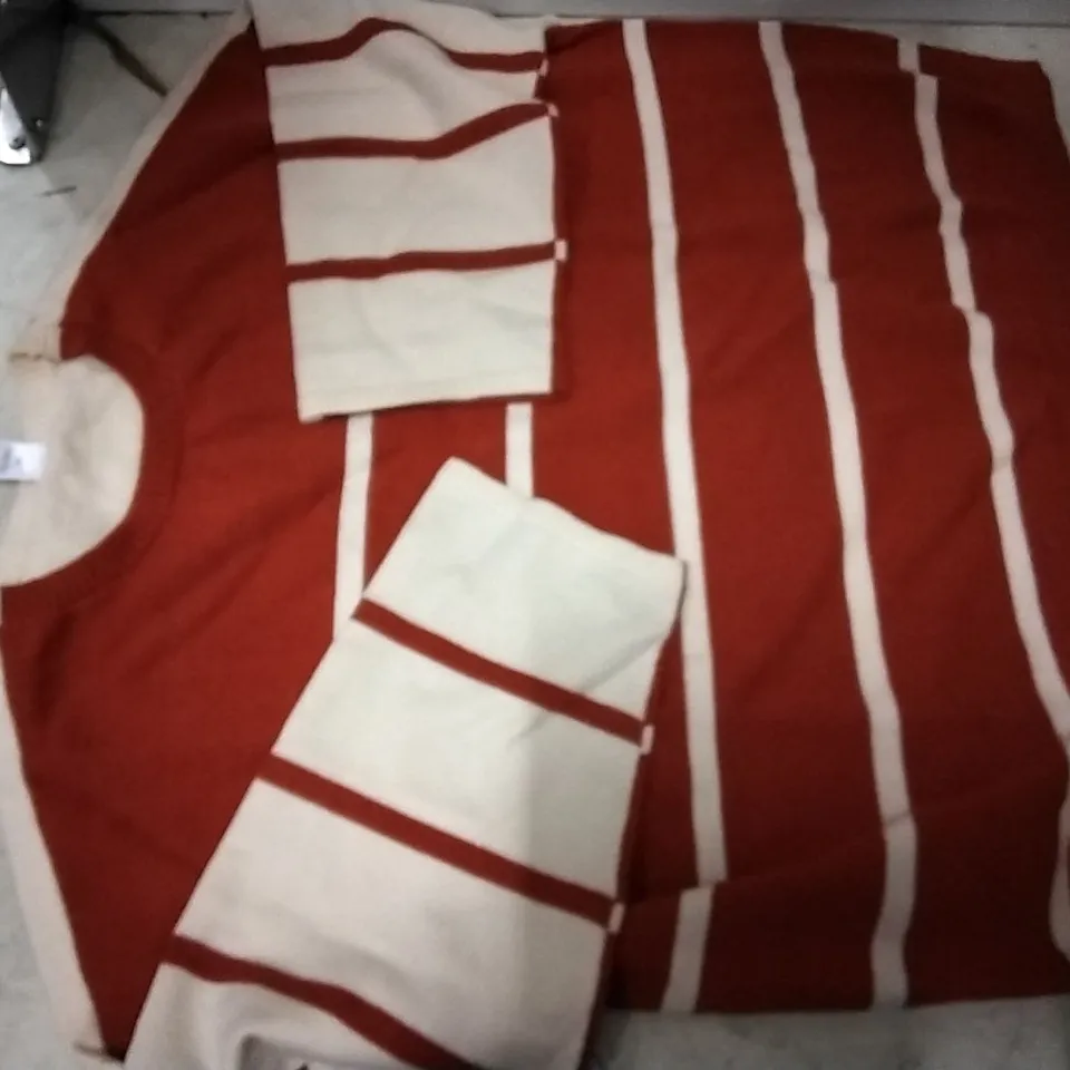 BOX CONTAINING WYNNE LAYERS ORANGE JUMPERS , SIZE S, 8PCS AND BLUE JUMPERS SIZE S ,6 PCS 