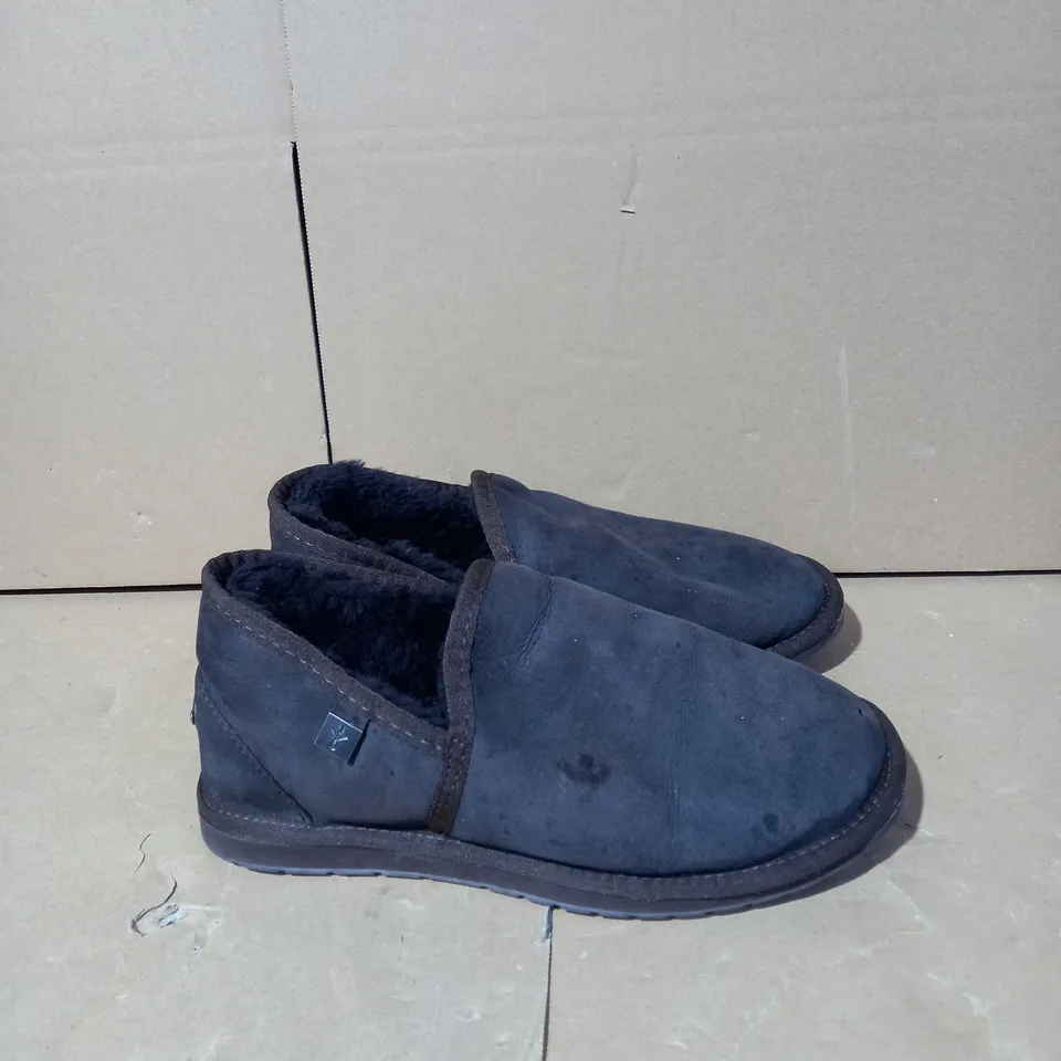 EMU MEN'S PLATINUM ASHFORD SLIPPER - SIZE 7 MENS