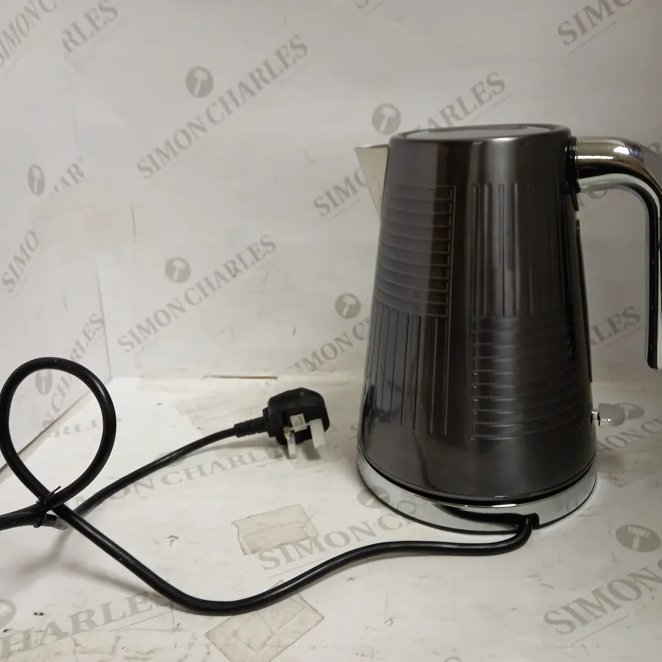 RUSSELL HOBBS GEO STAINLESS STEEL KETTLE