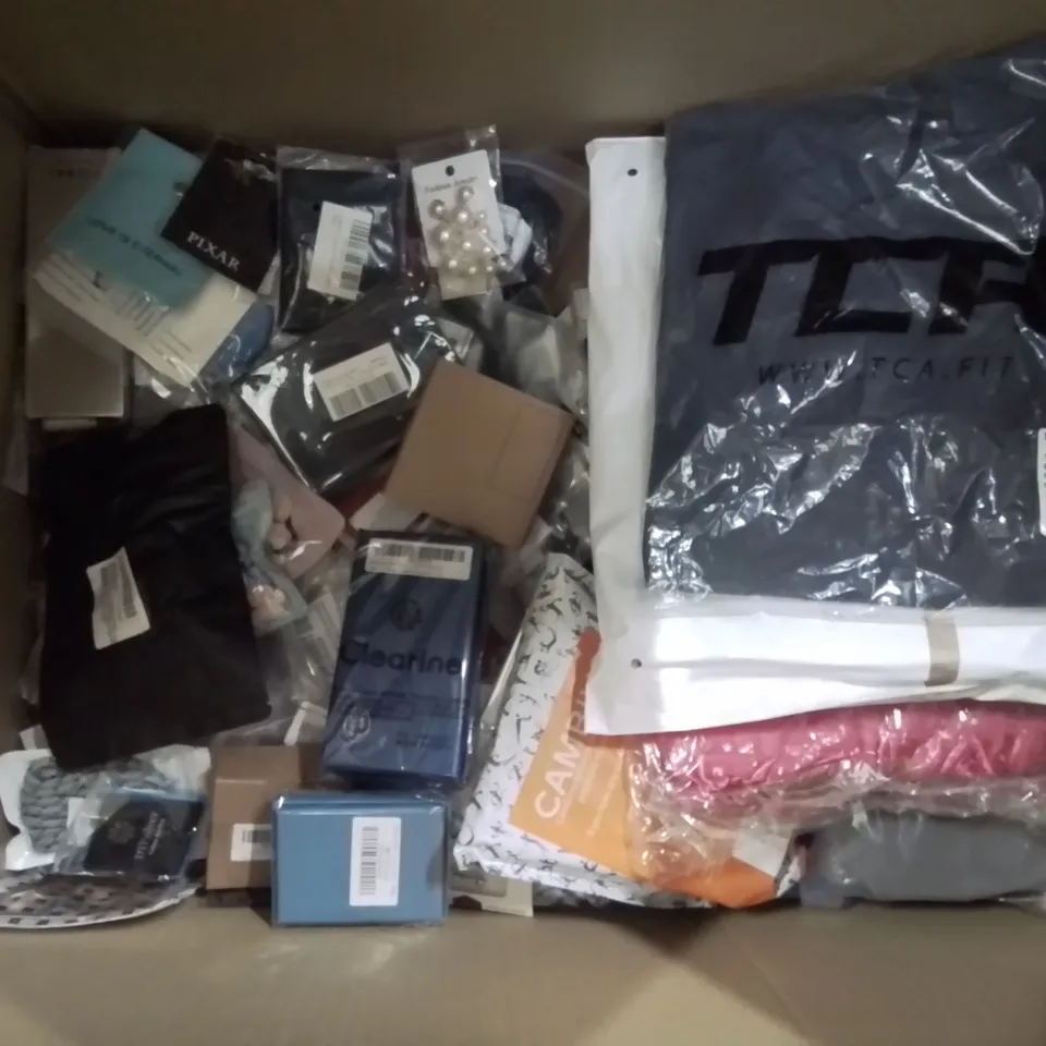 BOX CONTAINING MIXED CLOTHING AND DRESS UP/COSTUME JEWELLERY ETC.