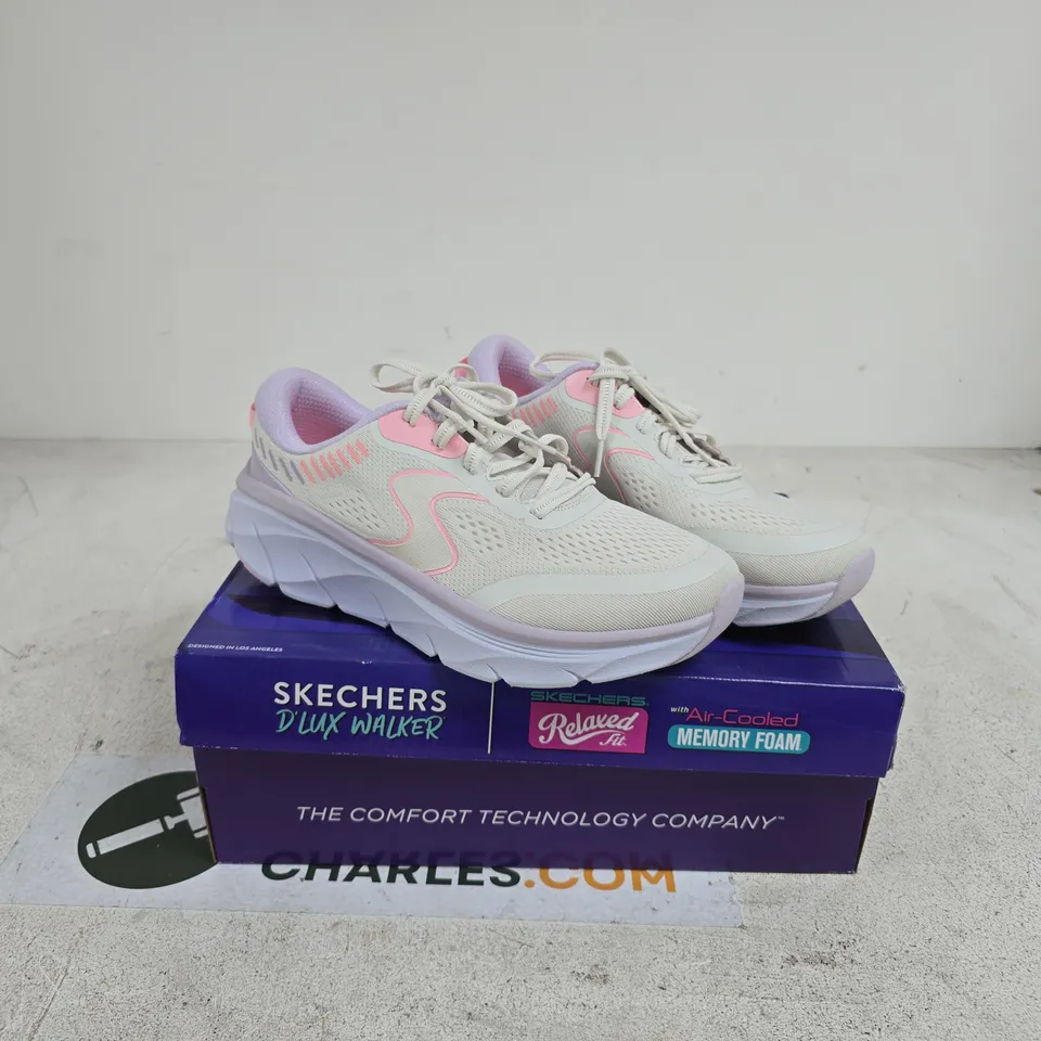 SKECHER D'LUXE WALKER TRAINER SIZE 7 BOXED