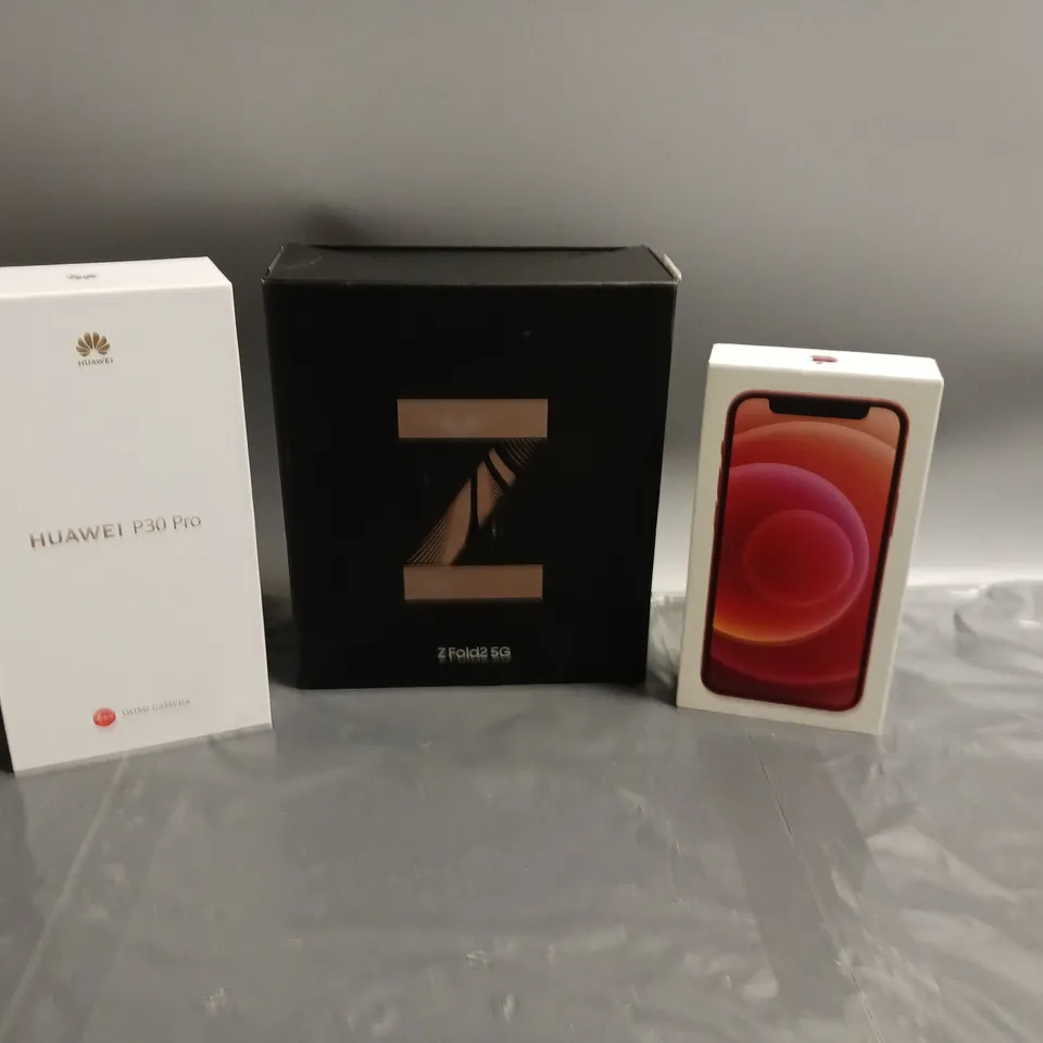 LOT OF APPROX. 20 MOBILE PHONE DISPLAY CASES TO INCLUDED SAMSUNG AND IPHONE