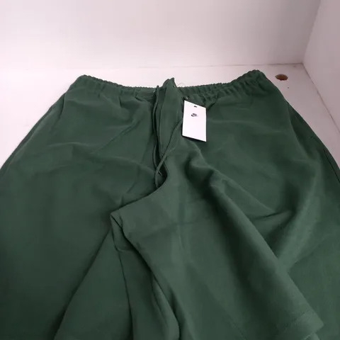 NIKE MENS GREEN SHORTS – OVERSIZED XXL 