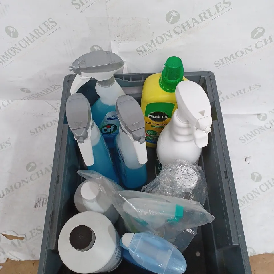 LOT OF ASSORTED HOUSEHOLD CLEANING ITEMS TOO INCLUDE CIF , OVEN AND GRILL CLEANER AND PLANT FOOD 