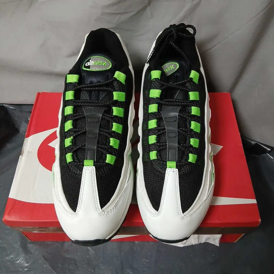 NIKE AIR MAX 95 OG TRAINERS – UK 9.5 (US 10.5) – BLACK/WHITE WITH NEON GREEN ACCENTS