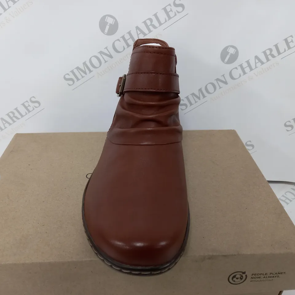 BOXED CLARKS CORA ROUCHED BOOTS IN DARK TAN LEA - UK 6