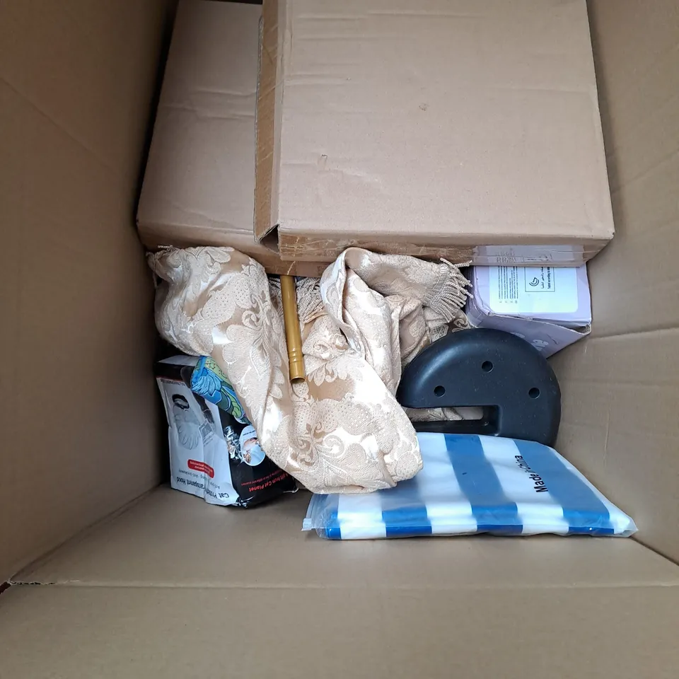 APPROXIMATELY 15 ASSORTED HOUSEHOLD PRODUCTS TO INCLUDE LINT ROLLS, FITTED SHEET AND BRABANTIA REFUSE BAGS