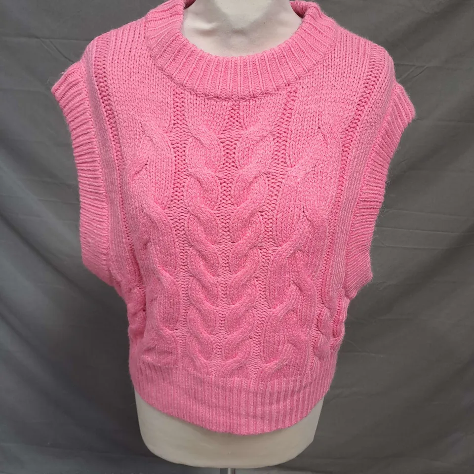 CRYSTAL KOBE CABLE KNIT VEST IN PINK SIZE M