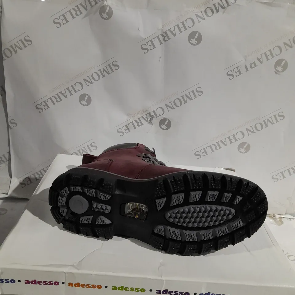 BOXED PAIR OF ADESSO WATERPROOF HIKING BOOTS DRY ROSE SIZE 5