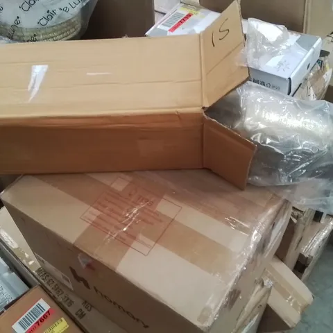BOXED AHLANNA 29CM METAL LAMP BASE - GOLD, NO SHADE (1 BOX)