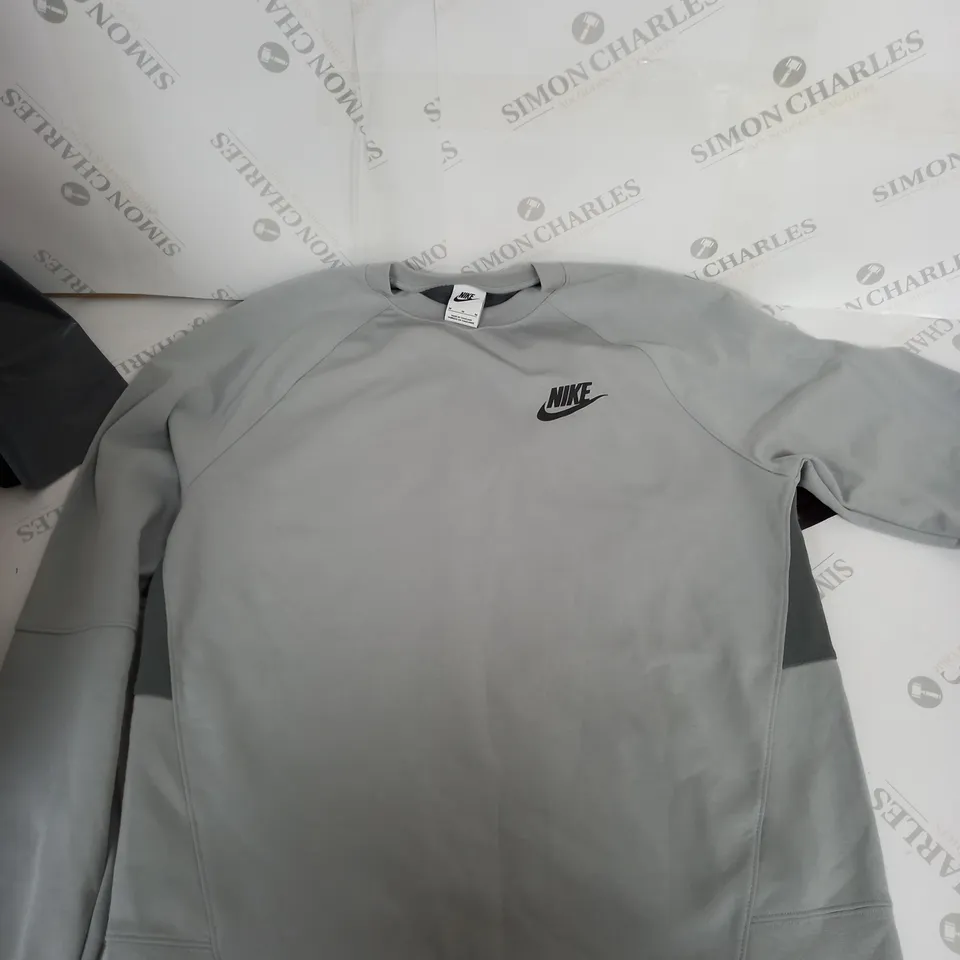 NIKE GREY LOGO JUMPER - MEDIUM 