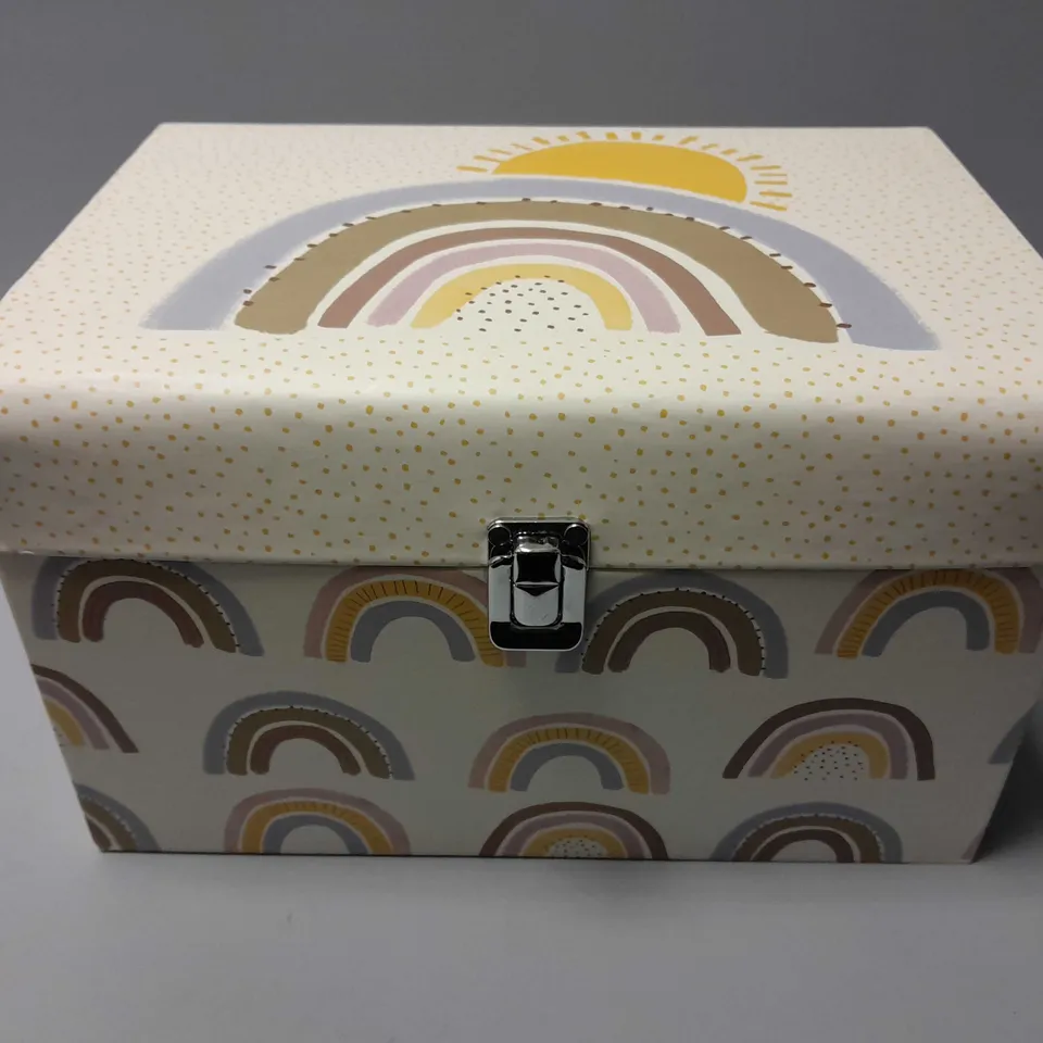 RAINBOW DESIGN STORAGE CHEST IN CREAM/WHITE