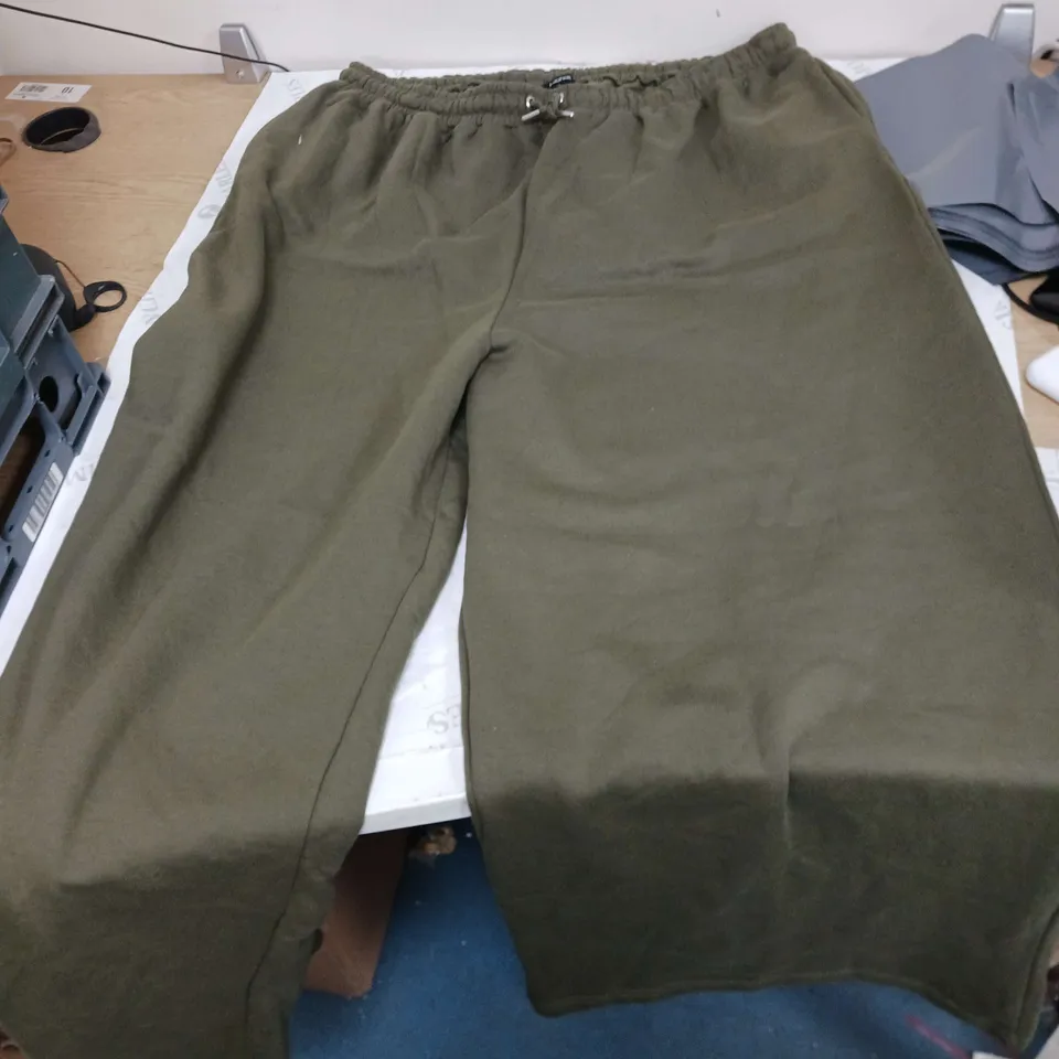 BOOHOO PLUS WIDE LEG JOGGERS KHAKI SIZE 26