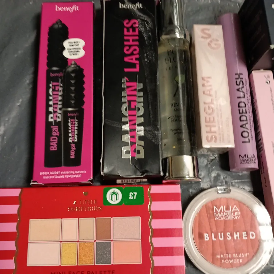 LOT OF 15 ASSORTED MAKEUP ITEMS TO INCLUDE EYE PALLETTES, YSL TOUCHE ECLAT AND FYNE CONCEALER