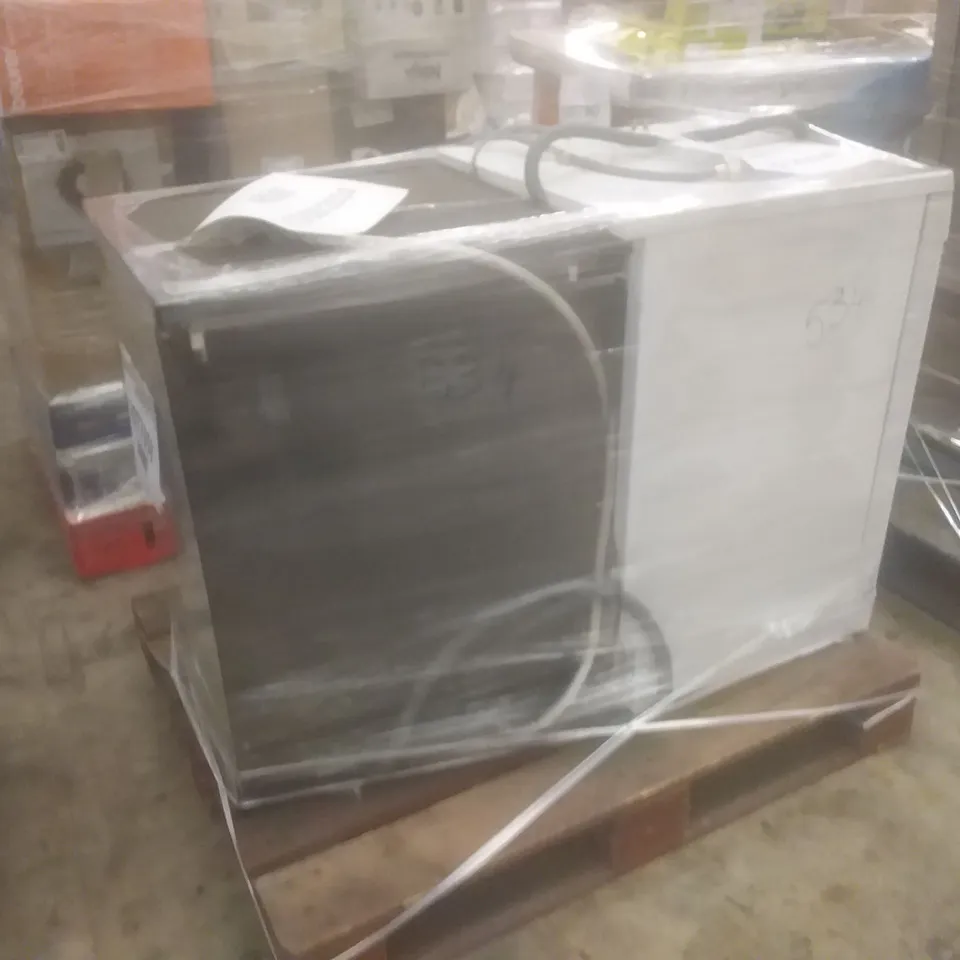 HISENSE HS60240BUK FREESTANDING STANDARD DISHWASHER AND HOOVER FREESTANDING FULL SIZE DISHWASHER WHITE - UNPROCESSED RAW RETURNS