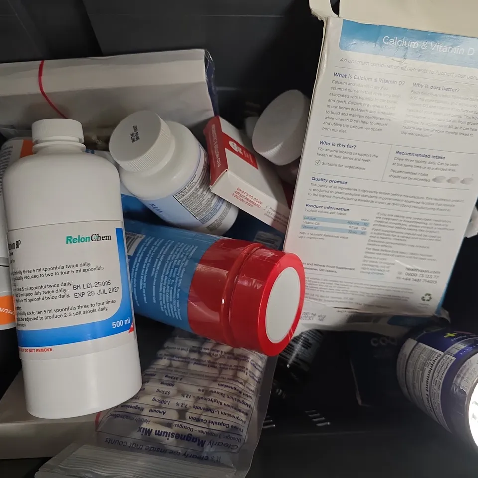 APPROXIMATELY 12 ASSORTED VITAMIN/HEALTH AID PRODUCTS TO INCLUDE ALL MAX TUDCA, WELLGARD VEGAN HIGH FIBRE GUMMIES, MULTI COLLAGEN SUPERBLEND, ETC - COLLECTION ONLY