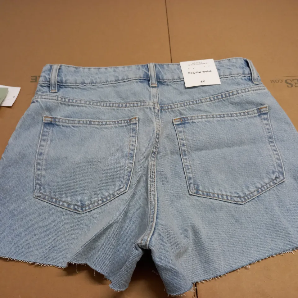H&M REGULAR WAIST DENIM SHORTS - UK 14